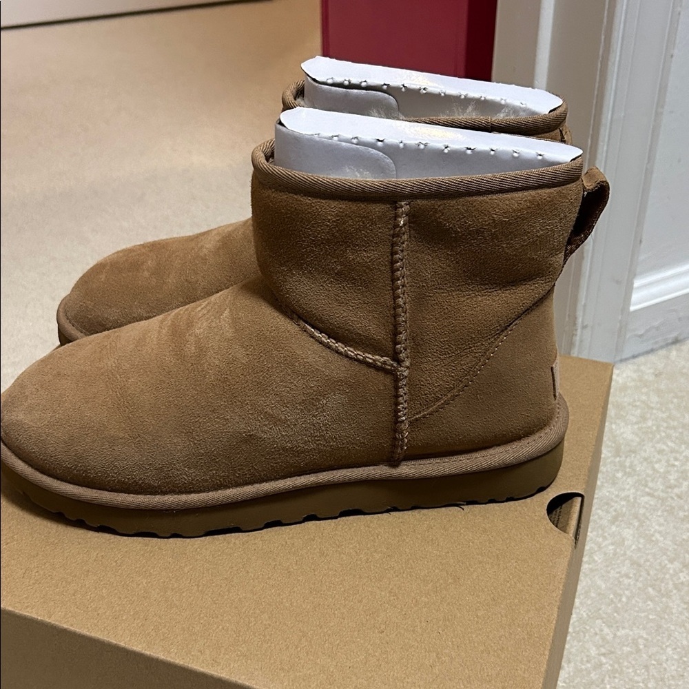 UGG Classic Mini II - Picture 4 of 6